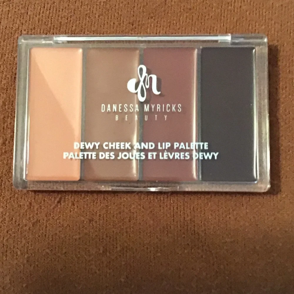 DANESSA MYRICKS Dew it Undercover multipurpose balm palette for lips and cheeks - Picture 1 of 4